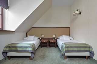 Отель Hotel Poledno Poledno Двухместный номер с 2 отдельными кроватями-5