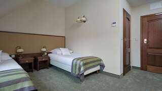 Отель Hotel Poledno Poledno Двухместный номер с 2 отдельными кроватями-8